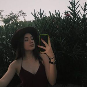 Meet your Posher, Daniela